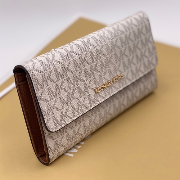 Michael Kors Handbags - Michael Kors Jet Set Trifold Wallet Vanilla